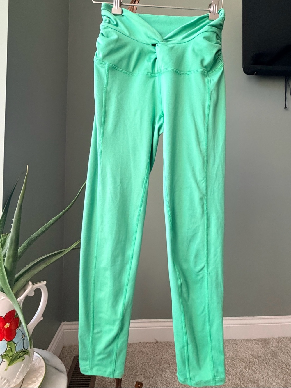 0028-Free People Movement Green High Rise 7/8 Leggings XS